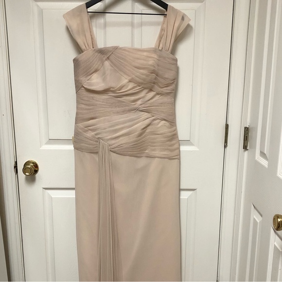 White by Vera Wang Sleeveless Tulle Formal Dress - Picture 3 of 15